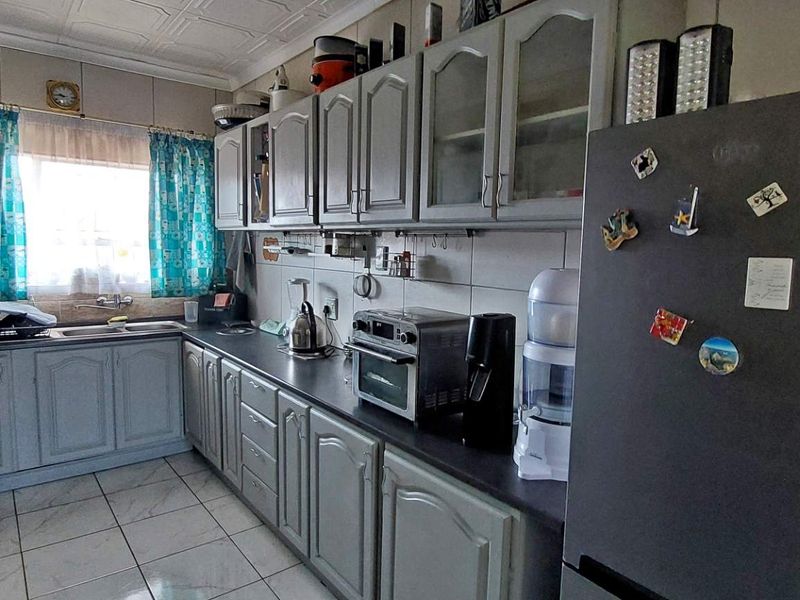 2 Bedroom Apartment in Albermarle - Photo 6