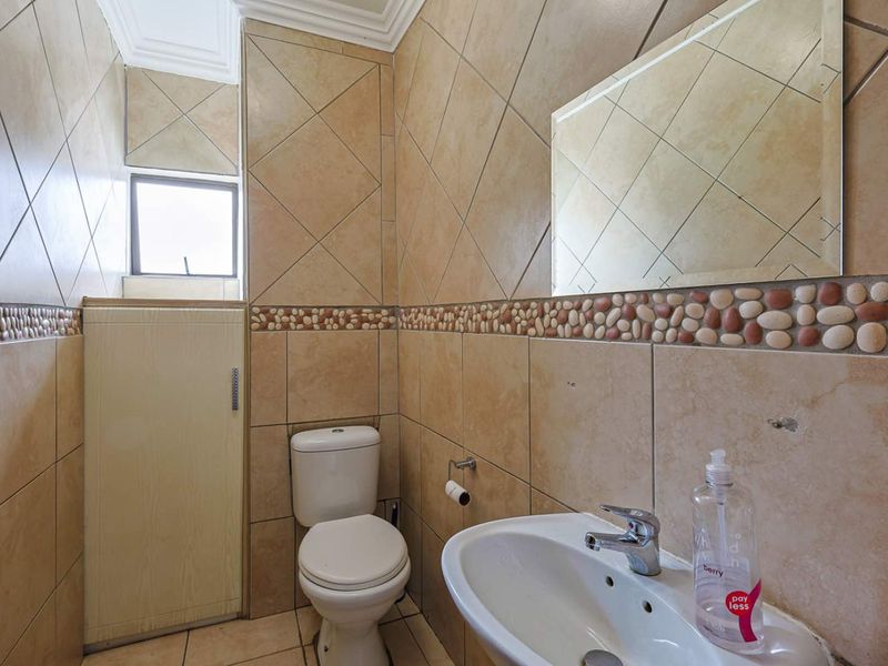 Spacious 4 Bedroom Family Home for Rent in Secure Estate - Photo 6