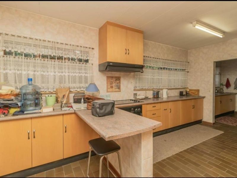 5 Bedroom House For Sale - Photo 6