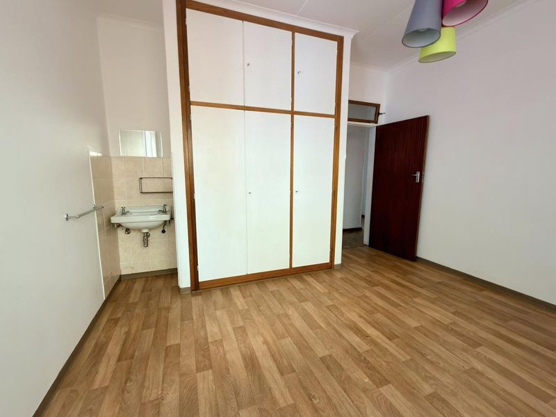 3 Bedroom House TO LET in Luxury Hill - Photo 4