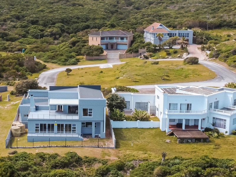 Beachview, Port Elizabeth — Uninterrupted Sea Views | Spacious Off-Grid 4-Bedroom Coastal Home - Photo 3