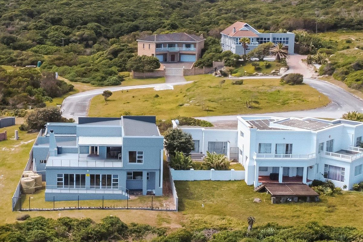 Beachview, Port Elizabeth — Uninterrupted Sea Views | Spacious Off-Grid 4-Bedroom Coastal Home - Photo 3