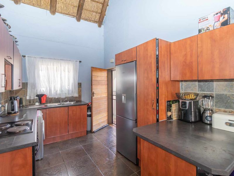 Perfect for the investor or first time buyer! - Photo 5