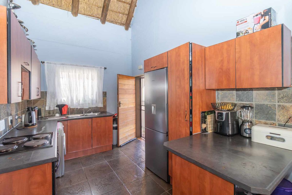 Perfect for the investor or first time buyer! - Photo 5