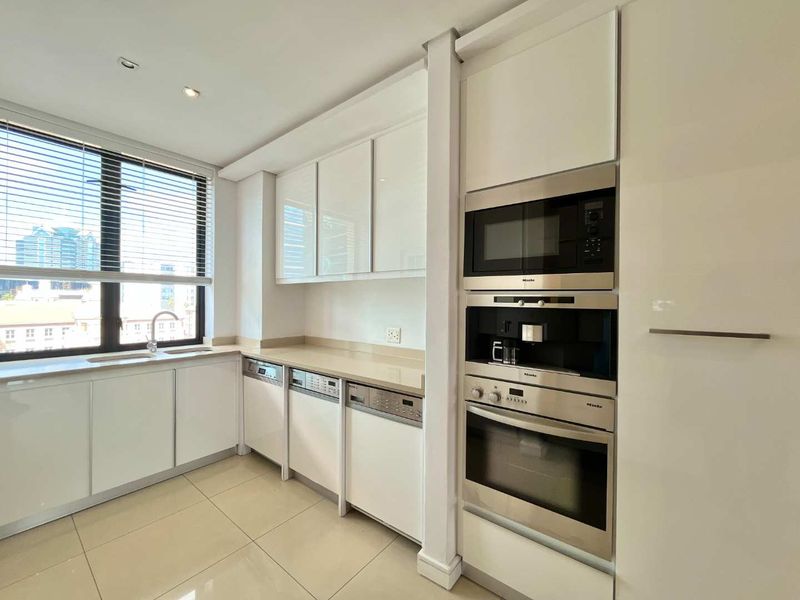Luxurious 2-Bedroom Apartment with Double Garage at The Emperor, Sandton - Photo 3