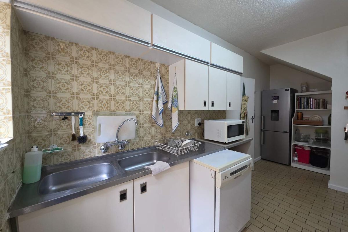 Spacious Cluster with pool and staff accomodation - River Club Sandton - Photo 5