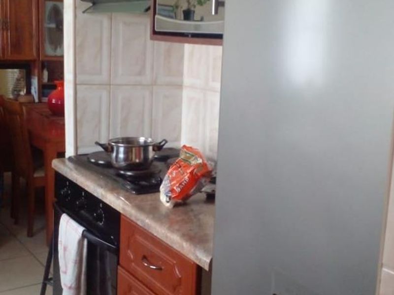 Charming Starter Home in KTC Nyanga for Only R450,000! - Photo 10