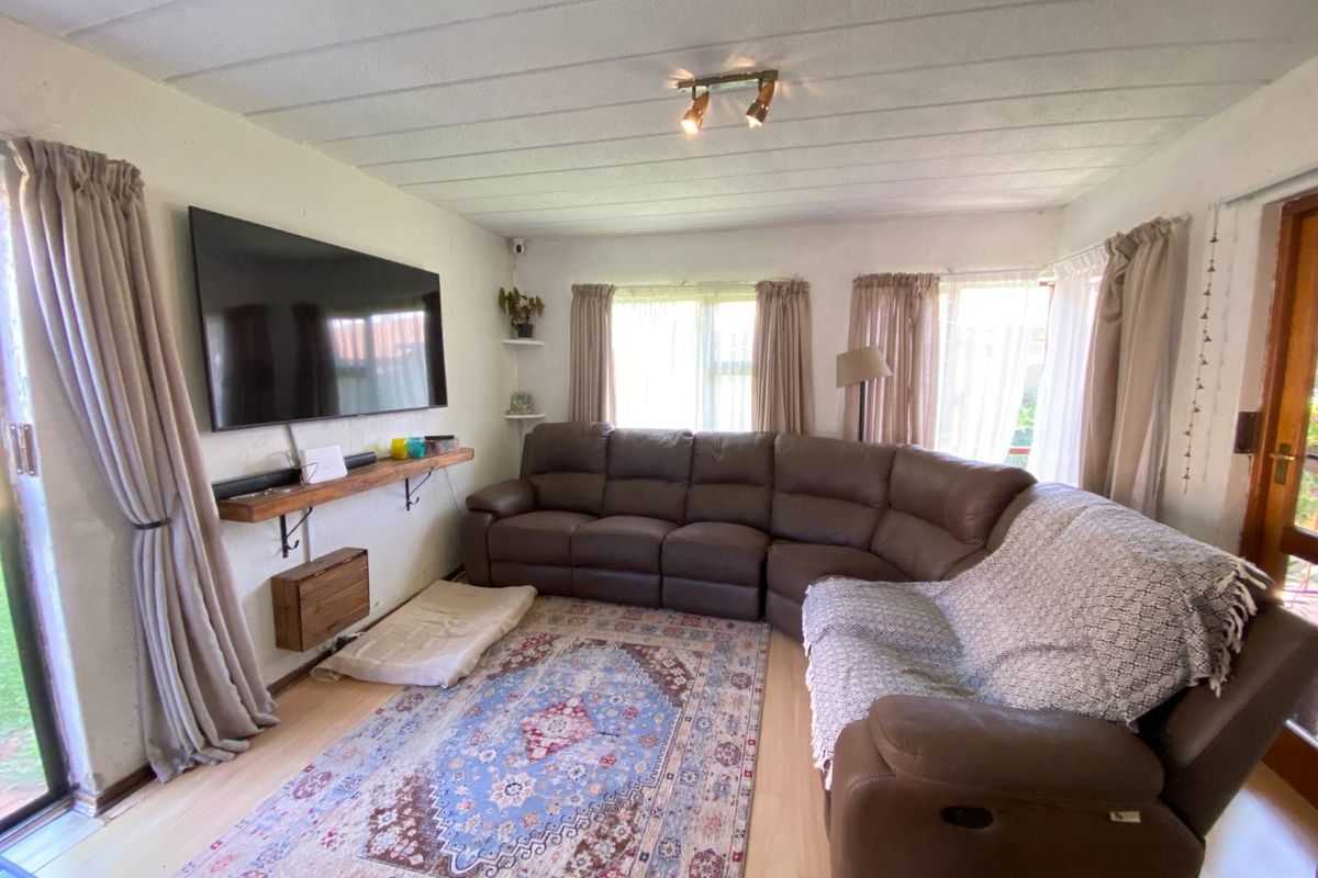 Ground Floor Corner Unit With Spacious Garden - Photo 5