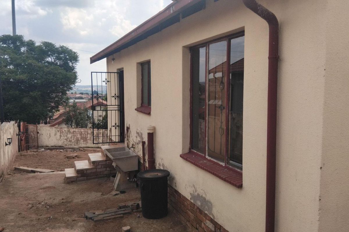 2 Bedroom House for Sale in Mabopane - Photo 2