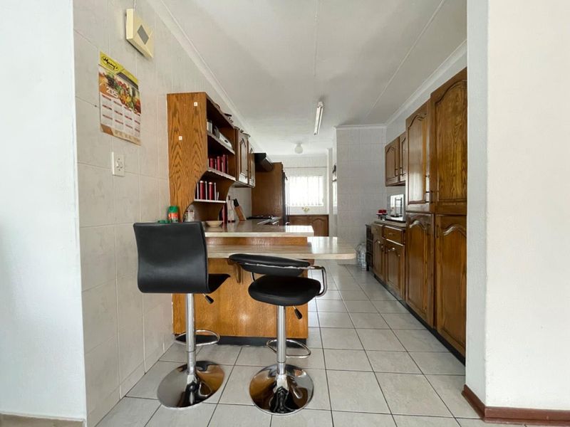 Spacious Cluster With Private Garden & Double Garage - Photo 10