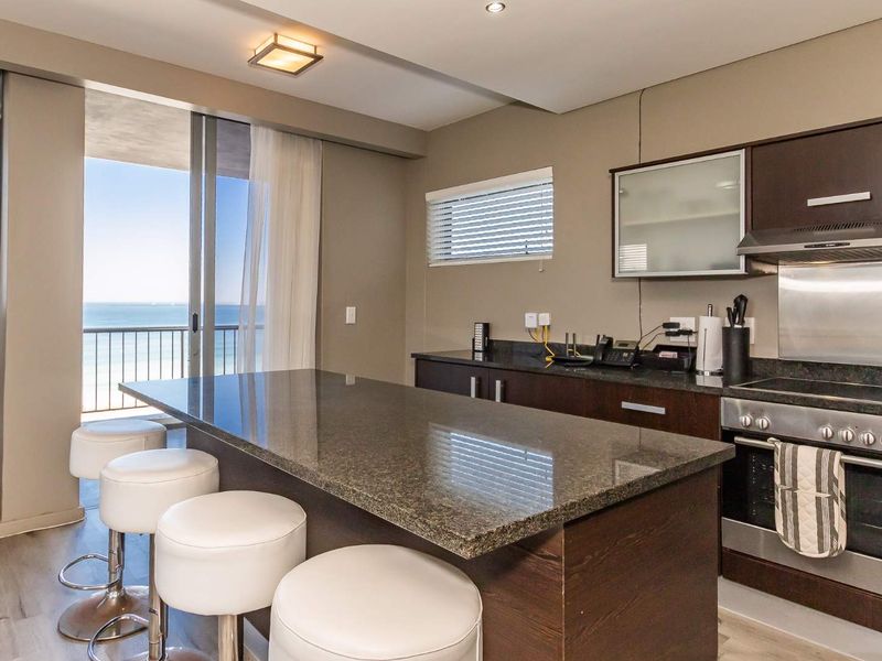 2 Bedrooms, 2 Bathrooms, with private deck overlooking Blouberg beaches. - Photo 3