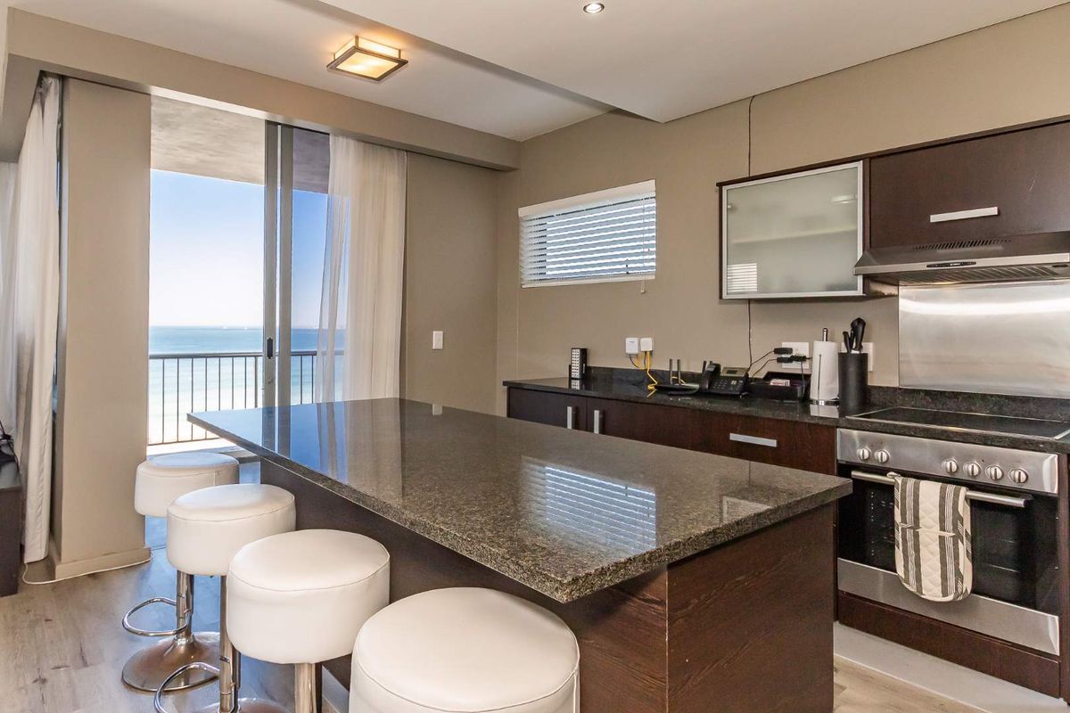 2 Bedrooms, 2 Bathrooms, with private deck overlooking Blouberg beaches. - Photo 3