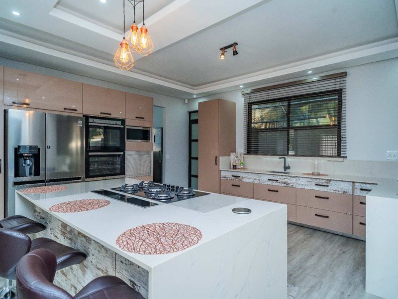 Where Architectural Elegance Meets Uncompromising Luxury - Photo 8