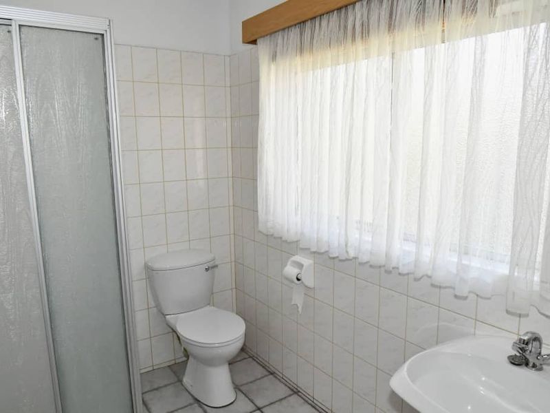 Safe and secure corner unit in small complex, near amenities - Photo 10