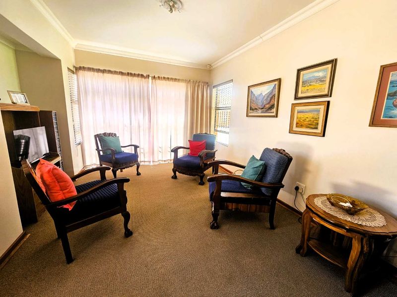 Modern 1-Bedroom Townhouse — Ideal Retirement Living, 100m from Stirling Hospital - Photo 4