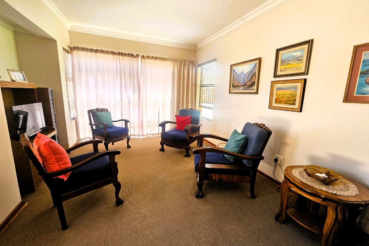 Modern 1-Bedroom Townhouse — Ideal Retirement Living, 100m from Stirling Hospital - Photo 4