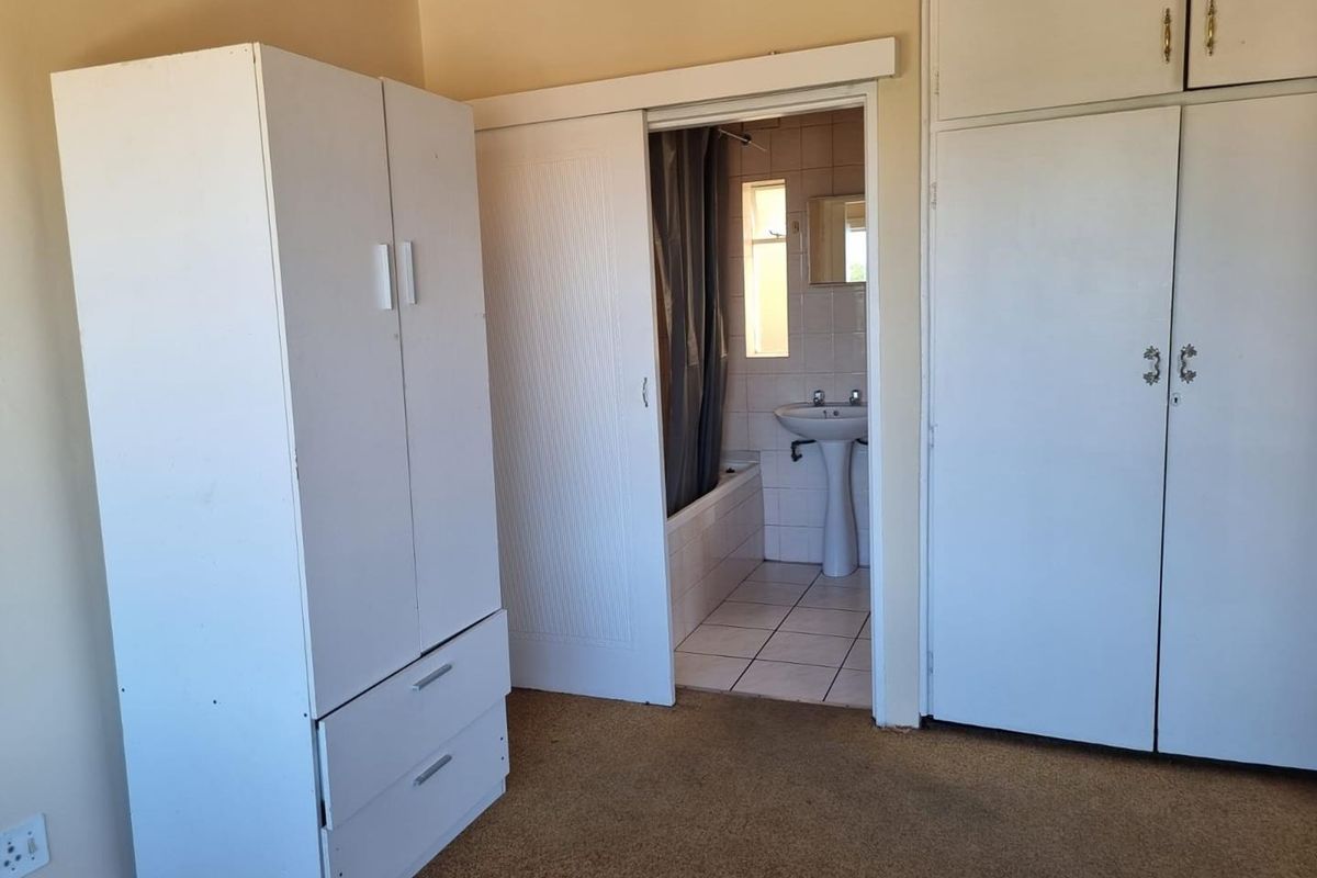 Corner Apartment  For Sale in Amalinda North. - Photo 4