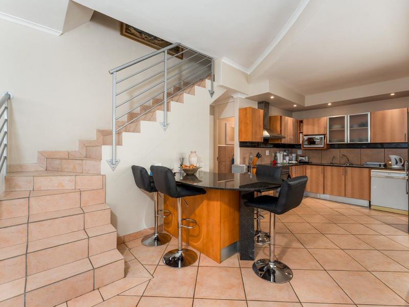 4 Bedroom House in Bantry Bay. - Photo 10