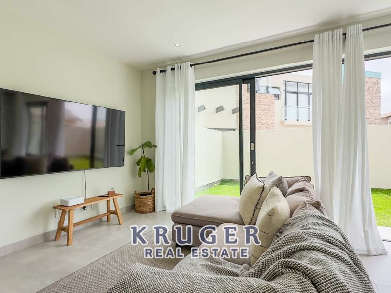 Everyone’s asking about this Kramersdorf Townhouse... Here’s why 👀👇Modern, Airy & Airbnb-Ready - Photo 5