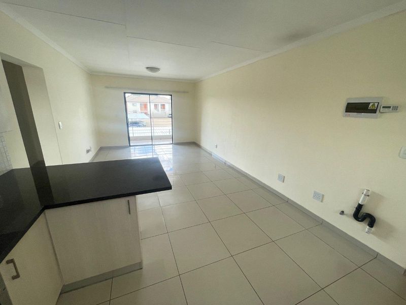 First-Floor Gem: 3-Bedroom Unit in Prime Pomona Location! - Photo 4