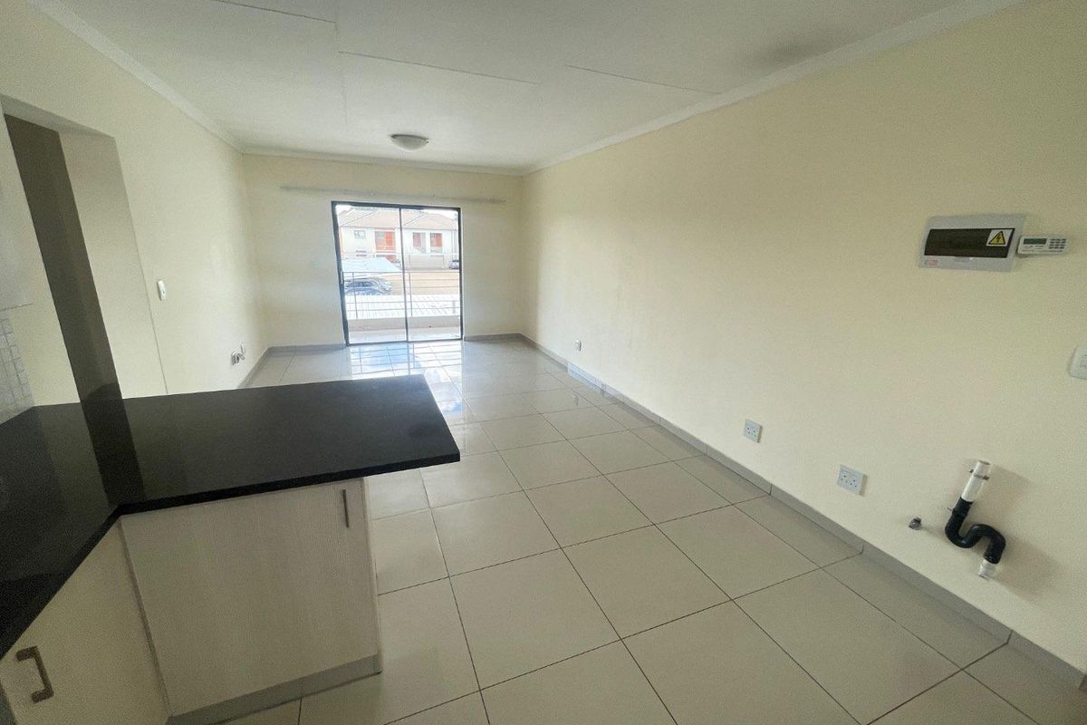 First-Floor Gem: 3-Bedroom Unit in Prime Pomona Location! - Photo 4