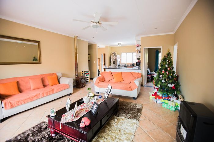 Property #1920013, Townhouse Rental Monthly in Mooikloof Ridge