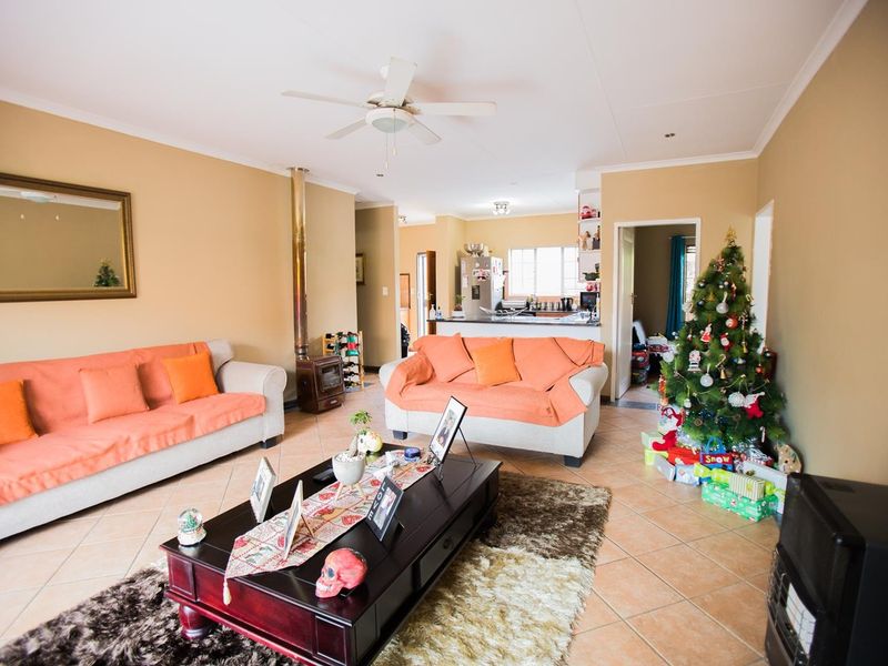 3 Bedroom Townhouse for rent in Mooikloof Ridge - Photo 1