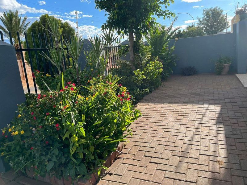 Beautiful Freestanding House For Sale in Khomasdal, Windhoek - Photo 7