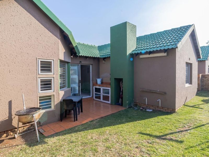 3-Bedroom Garden Simplex in Secure Complex - Photo 1