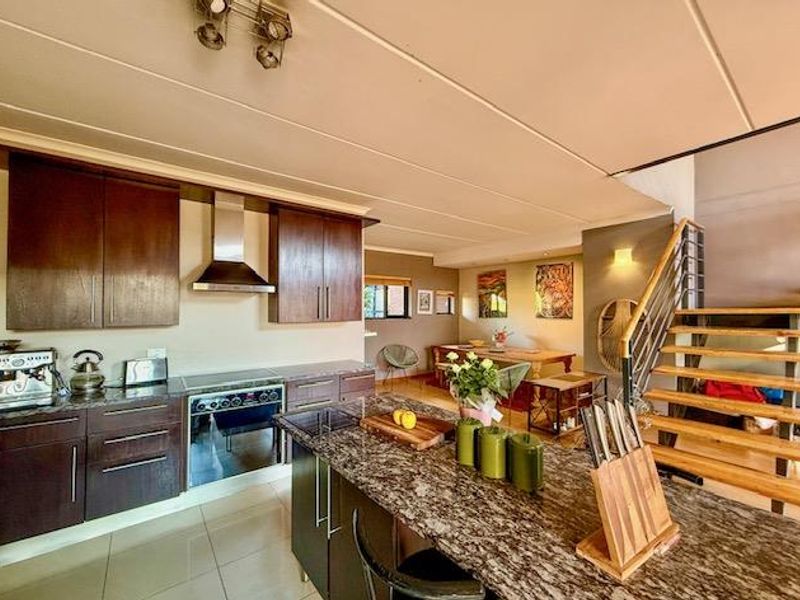 Discover Urban Elegance: New York-Style Loft Apartment in Atholl - Photo 9