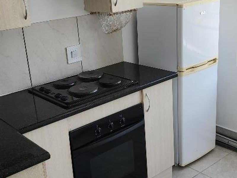 LOVELY 1 BED  / STUDIO APARTMENT IN ROSEBANK - Photo 6