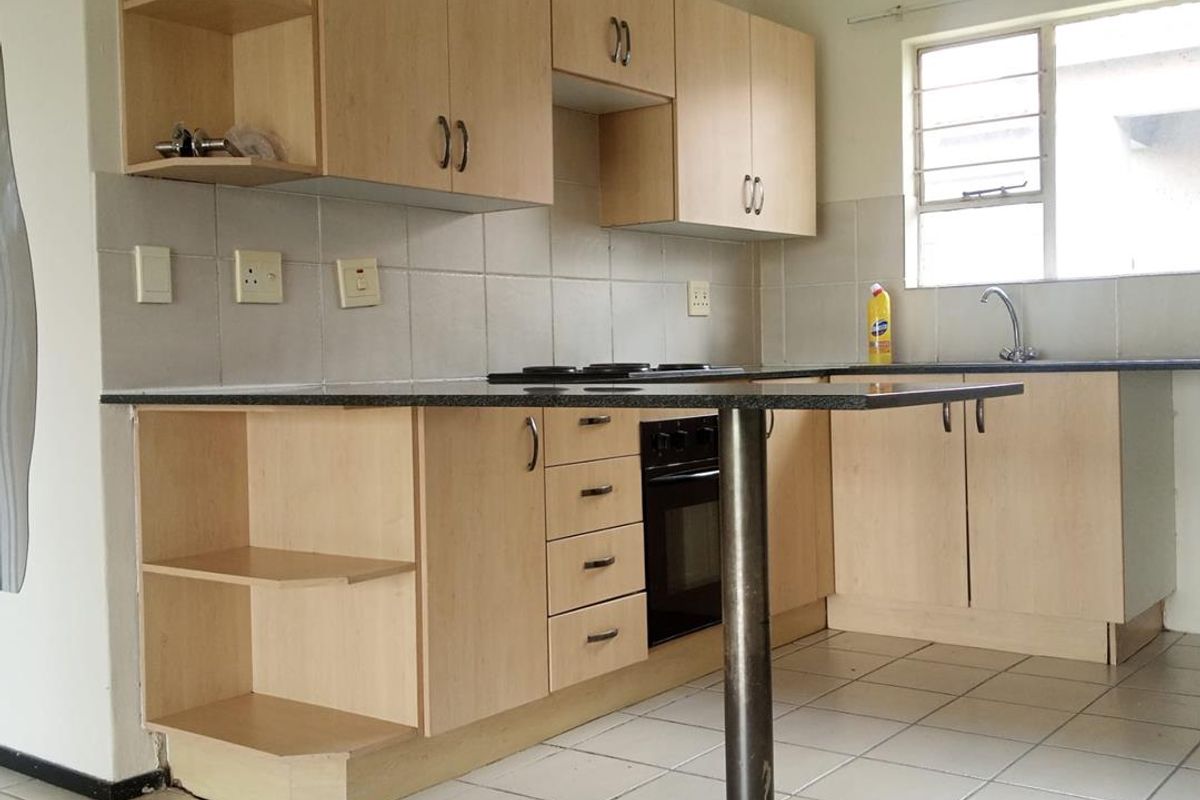 Gorgeous apartment close to amenities - Photo 3