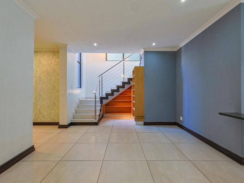 SPACE, STYLE & SECURITY – 4 EN-SUITE BEDROOM GEM IN A SECURITY ESTATE IN BRONBERG - Photo 9