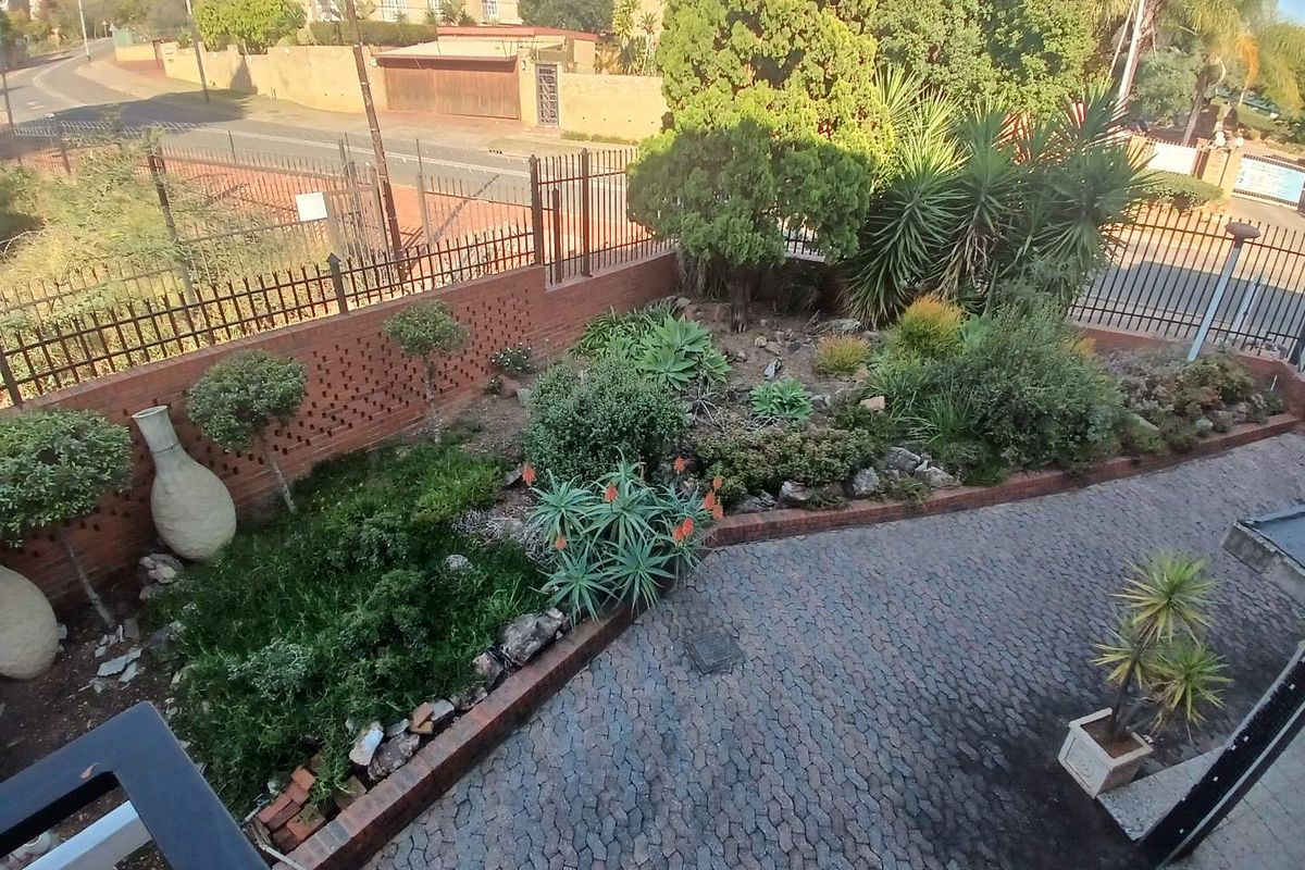 2 Bedroom to rent in Groenkloof - Photo 4