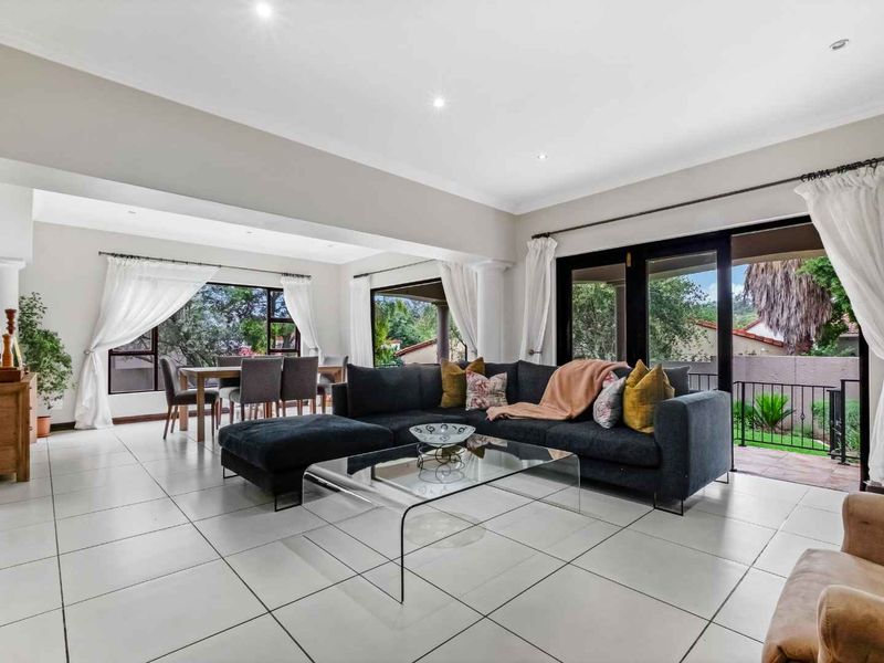 STRIKING DUPLEX HOME IN A QUIET SECURE ESTATE - Photo 3