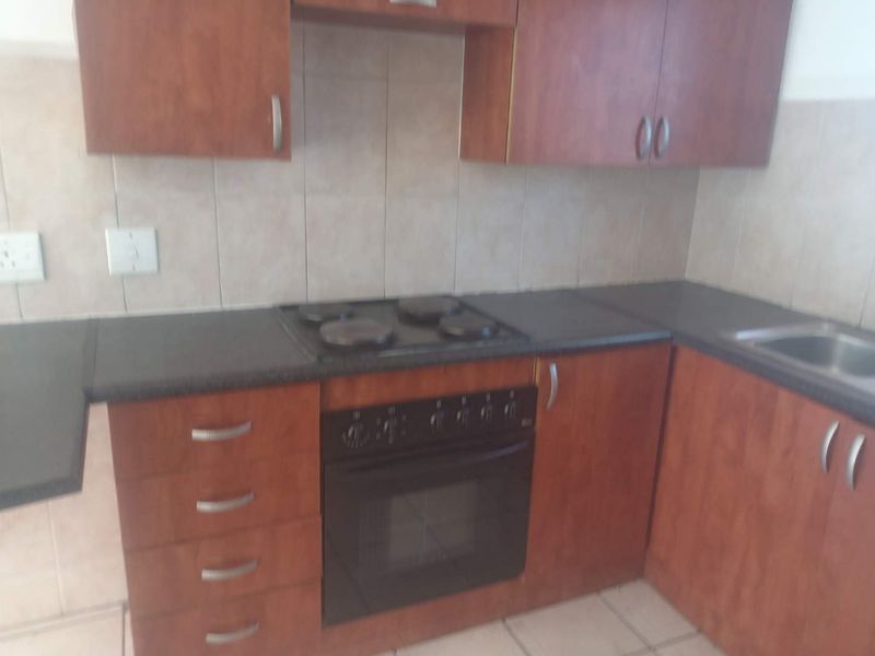 TWO BEDROOM TOWNHOUSE IN PARKRAND - Photo 2
