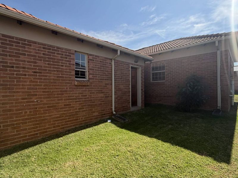 Start Smart in This Beautiful 3 Bed, 2 Bath Home - Photo 2