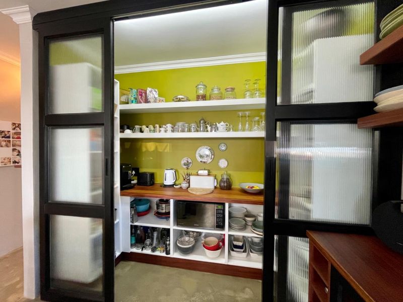 Beautiful 4 Bedroom Coastal Home in Sought-after Linkside, Mossel Bay - Photo 7