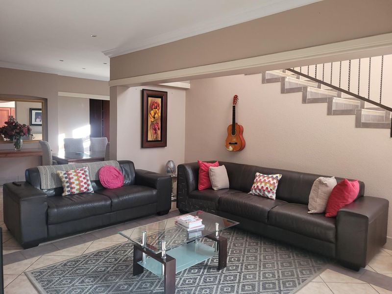 SECURE EXCELLENT LOCATION - EXCLUSIVE SOLE MANDATE! - Photo 4