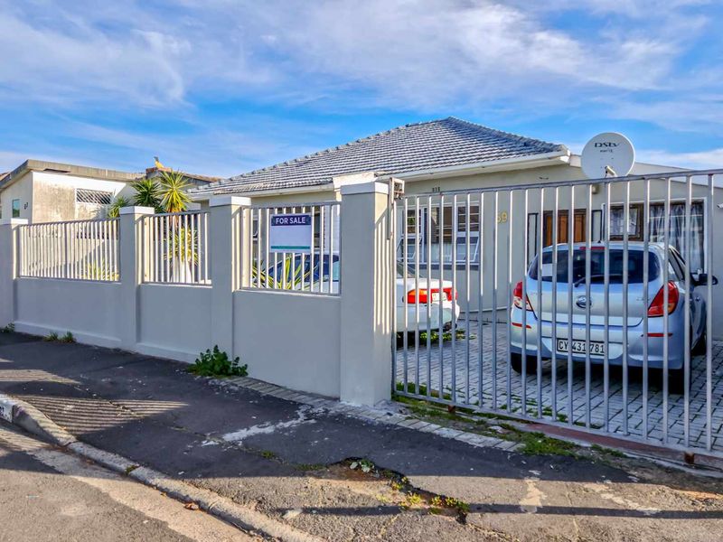 Fully Tenanted Investment Property | 8 Bedrooms | ±R40,000 p/m Rental Income | Prime Location - Photo 2