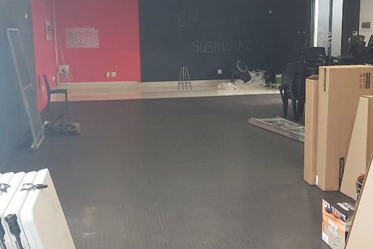 Mixed use Premises to let on Main Road Walmer. - Photo 2