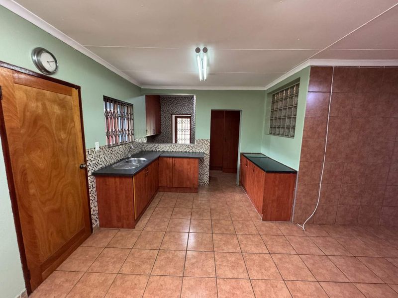 Large Family Home for Sale in Randhart - Photo 10