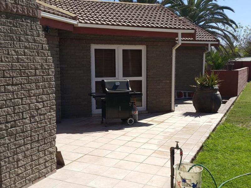 FOR SALE- 11 BEDROOM GUESTHOUSE IN CENTRAL WALVISBAY, NAMIBIA - Photo 10