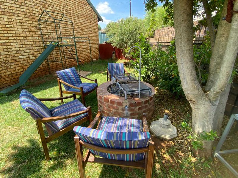 2 Bedroom Townhouse for Sale in Pierre Van Ryneveld. - Photo 9