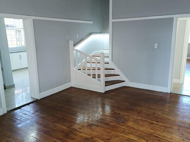 Beautifully renovated double-storey house - Photo 6