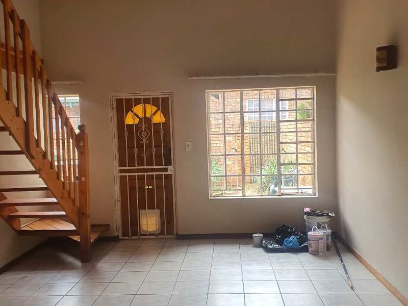 URGENT SALE !!! PRICE REDUCED TO R850.000 !!! UP FOR GRABS!!!.. HOPE YOU'RE NOT TOO LATE TO GRAB IT FOR YOURSELF!!!!... - Photo 6