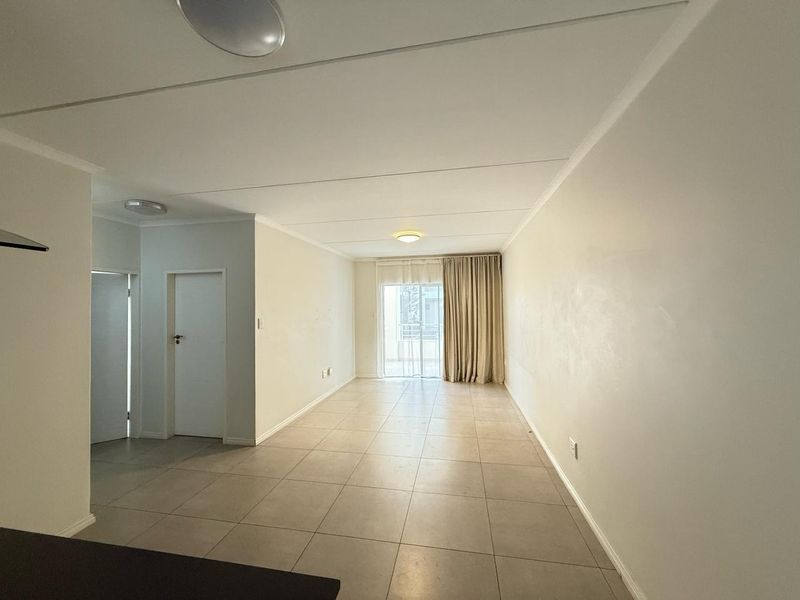 Luxury 3 bedroom 2.5 bath Duplex Apartment | Prime Location | Excellent Investment Opportunity - Photo 5