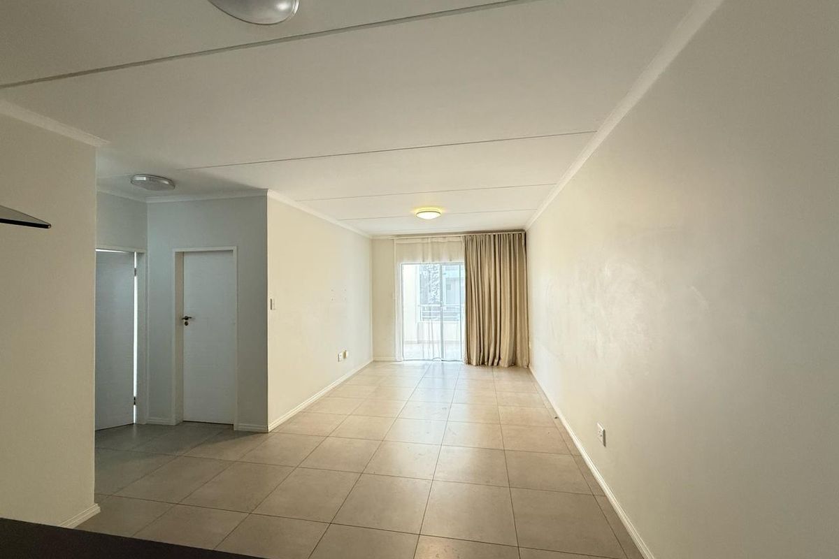 Luxury 3 bedroom 2.5 bath Duplex Apartment | Prime Location | Excellent Investment Opportunity - Photo 5
