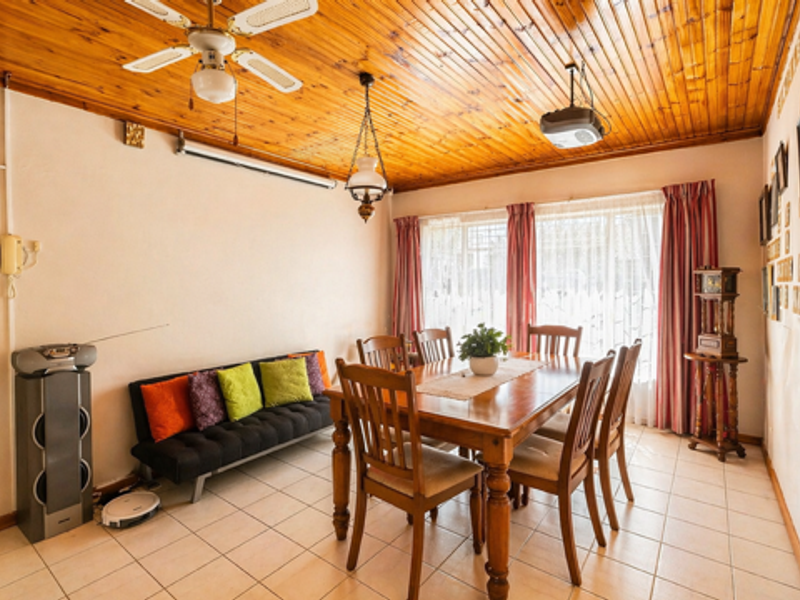 Spacious Family Home with Flatlet - Photo 6