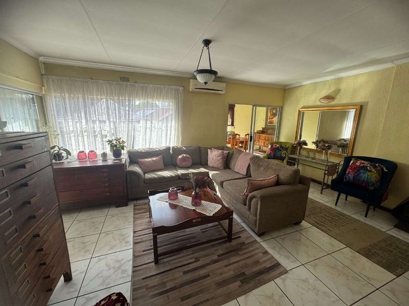 Spacious Family Home For Sale - Photo 7